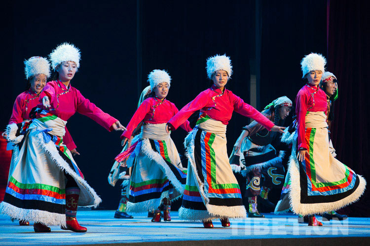 སྐབས་བཞི་པའི་སློབ་གྲྭ་ཆེ་མོ་བའི་སློབ་གྲྭའི་རིག་གནས་སྒྱུ་རྩལ་དུས་ཆེན་འགོ་ཚུགས་པ།