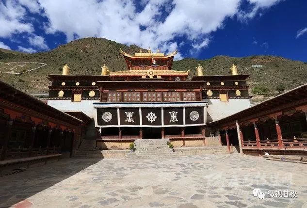 རྒྱལ་ཁབ་ཀྱིས་གཙོ་སྐྱོང་གནང་བའི་དཀར་མཛེས་ཁུལ་གྱི་རིག་དངོས་ཚན་པ་བཅོ་ལྔ། 