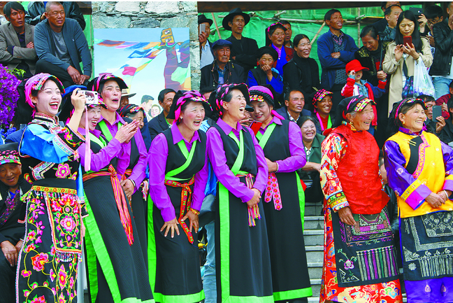 དཀར་མཛེས་ཁུལ་གྱིས་མྱོང་རོལ་རྣམ་པའི་འཁྲབ་སྟོན་ཐེངས་དང་པོ་སྤེལ་ནས་མགོ་ཐང་དཔོན་གྲོང་དུ་ཡུལ་སྐོར་སྣེ་ལེན་བྱེད་འགོ་བཙུགས་པར་རྟེན་འབྲེལ་ཞུས།