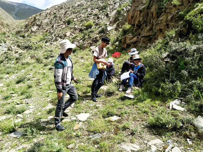 བོད་ལྗོངས་ཀྱིས་རྒྱལ་ཡོངས་ཀྲུང་ལུགས་སྨན་རྫས་ཐོན་ཁུངས་ཡོངས་བཤེར་ཐེངས་བཞི་བའི་ལས་དོན་རིམ་པ་གཉིས་པ་སྤེལ་འགོ་ཚུགས།