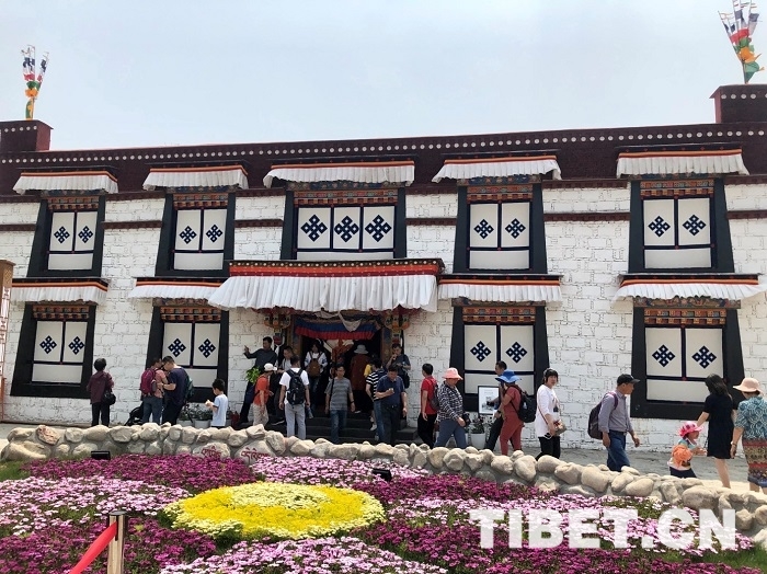 འཛམ་གླིང་ལྡུམ་རའི་ལག་རྩལ་དངོས་མང་འགྲེམ་སྟོན་ཚོགས་འདུའི་བོད་ཀྱི་འགྲེམ་སྟོན་ཁང་དུ་གངས་ལྗོངས་ཀྱི་ཉམས་འགྱུར་ཕྱིར་མངོན་པ།