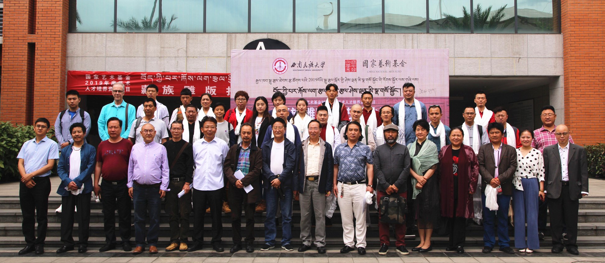 ལྷོ་ནུབ་མི་རིགས་སློབ་ཆེན་དུ་བོད་ཀྱི་པར་རྐོས་ལག་རྩལ་གྱི་སྒྱུ་རྩལ་ཤེས་ལྡན་མི་སྣ་གསོ་སྐྱོང་བྱེད་འགོ་ཚུགས།
