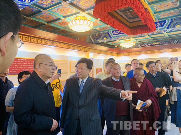 ས་སྐྱ་པཎྜིཏ་དང་ལེང་ཀྲུའུ་གྲོས་མོལ་ཐད་ལོ་རྒྱུས་ཀྱི་འབྲེལ་ཁུངས་ག་འདྲ་ཡོད་པ་ཤེས་འདོད་ན། འགྲེམས་སྟོན་འདི་བརྒྱུད་ནས་གསལ་པོར་རྟོགས་ཐུབ།
