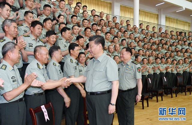 ཞི་ཅིན་ཕིང་གིས་སྐམ་དམག་རྐང་དམག་སློབ་གླིང་གི་བྱ་བར་གཟིགས་ཞིབ་གནང་། 