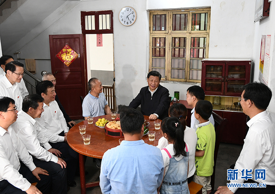 ཞི་ཅིན་ཕིང་གིས་ཅང་ཞི་ཞིང་ཆེན་གྱི་བྱ་བར་རྟོག་ཞིབ་མཛད་པ་དང་འགོ་འཛིན་མཛད་དེ་དབུས་རྒྱུད་ས་ཁུལ་གྱི་དར་རྒྱས་བྱ་བར་སྐུལ་འདེད་གཏོང་བའི་བཞུགས་མོལ་ཚོགས་འདུ་བསྡུས་བར་མ་ཟད་གསུང་བཤད་གལ་ཆེན་གནང་།