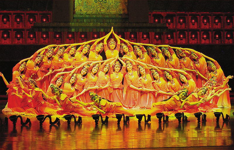 མཚོ་སྔོན་མི་རིགས་ཀྱི་ཞབས་བྲོ《ཐང་ག》ཞེས་པ་ཧྲང་ཧའེ་རུ་འཁྲབ་སྟོན་བྱས་པ།