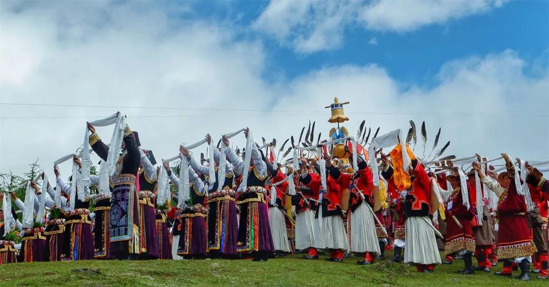 གནས་རི་བསྐོར་ཏེ་ལྔ་པའི་ཚེས་ལྔའི་དུས་ཆེན་བསུ།