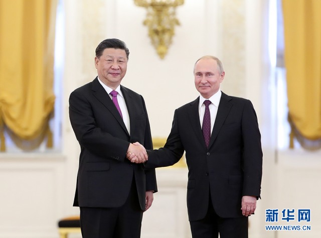 ཞི་ཅིན་ཕིང་གིས་ཨུ་རུ་སིའི་ཙུང་ཐུང་ཕུའུ་ཅིན་དང་གྲོས་མོལ་མཛད།