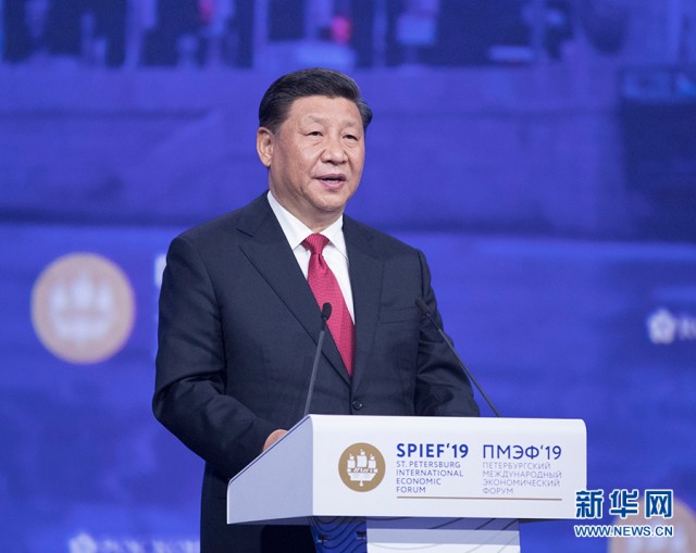 ཞི་ཅིན་ཕིང་ཧྲིན་པིས་ཏི་པའོ་རྒྱལ་སྤྱིའི་དཔལ་འབྱོར་གླེང་སྟེགས་ཚང་འཛོམས་གྲོས་ཚོགས་སྐབས་ཉེར་གསུམ་པར་ཞུགས་པར་མ་ཟད་ཤིས་ཚིག་ཕུལ།