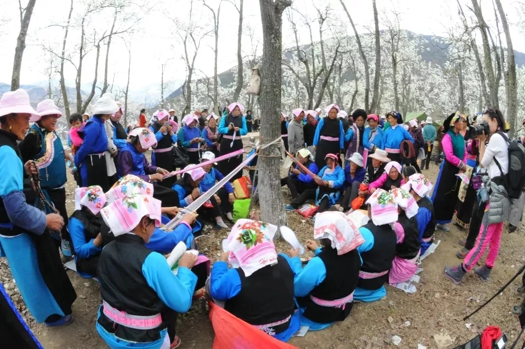 ཆུ་ཆེན་གྱི་འཁེལ་འཐག་དང་འཚེམ་དྲུབ།