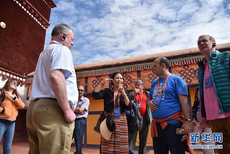 “2019ལོའི་ཀྲུང་གོའི་བོད་ལྗོངས་གོང་འཕེལ་གླེང་སྟེགས”ལ་ཞུགས་པར་ཕེབས་པའི་ཀྲུང་གོ་དང་ཕྱི་རྒྱལ་གྱི་སྐུ་མགྲོན་གྱིས་བོད་ལྗོངས་ལ་རྟོག་ཞིབ་འཚམས་འདྲི་གནང་བ།