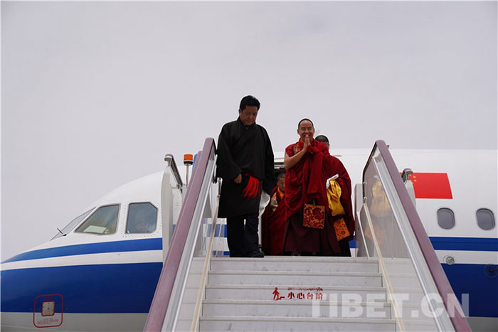 པཎ་ཆེན་རིན་པོ་ཆེ་ལྷ་སར་རྟོག་ཞིབ་གནང་བར་ཕེབས།