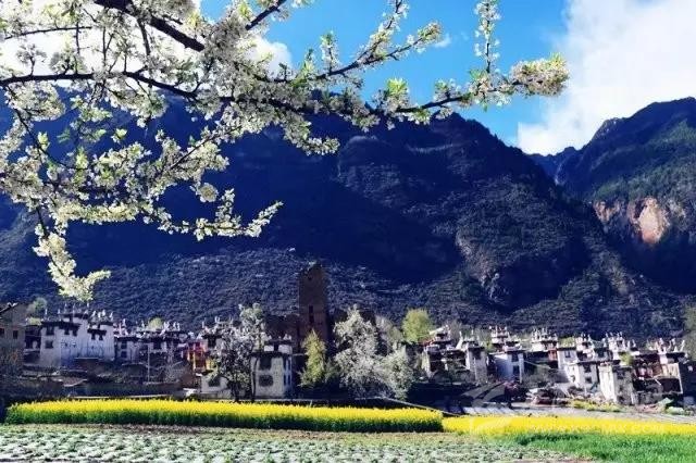 དཀར་མཛེས་ཁུལ་གྱི་གྲོང་སྡེ40ལ་རྒྱལ་ཁབ་རྟགས་ཅན་གྱི་མིང་བྱང་ཐོབ།