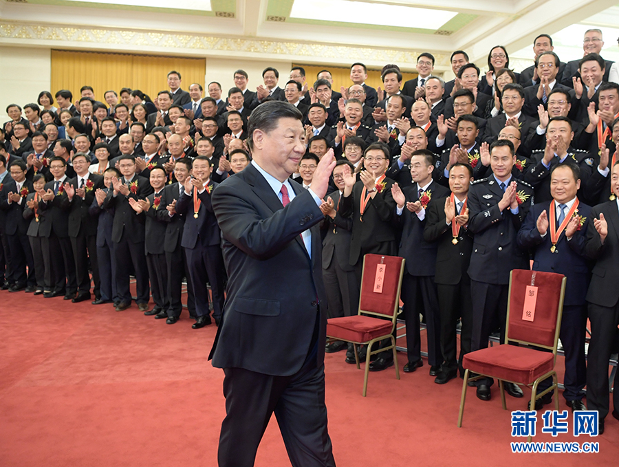 ཞི་ཅིན་ཕིང་གིས་སྐབས་དགུ་བའི་རྒྱལ་ཡོངས་ཀྱི“མི་དམངས་ཡིད་ཚིམ་པའི་གཞུང་ཞབས་པ”དང“མི་དམངས་ཡིད་ཚིམ་པའི་གཞུང་ཞབས་པའི་ཐུན་མོང”ལ་གཟེངས་བསྟོད་ཐོབ་པའི་འཐུས་མིར་མཇལ་འཕྲད་གནང་།