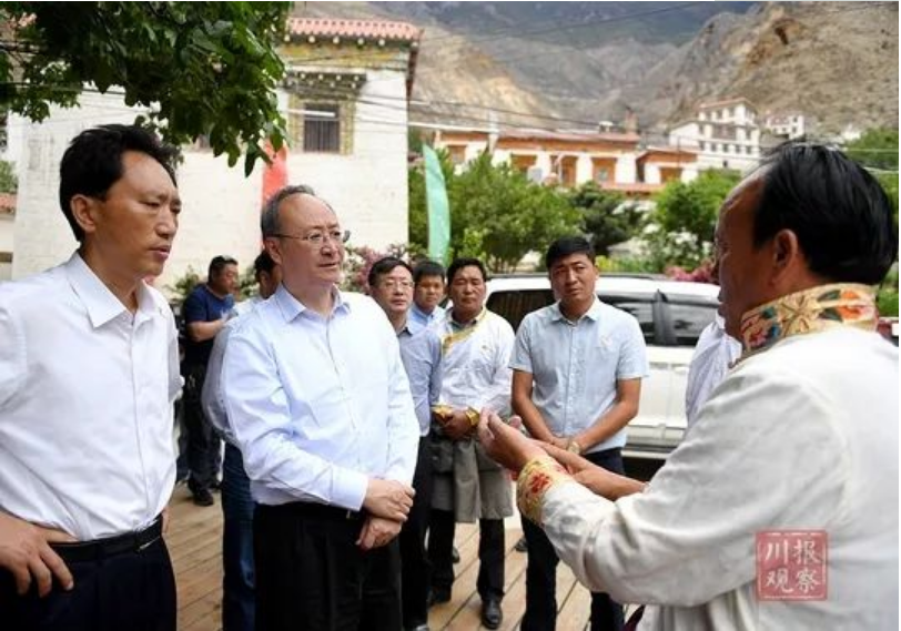 དབྱི་ལི་ཡིས་དཀར་མཛེས་ཁུལ་དུ་རྟོག་ཞིབ་གནང་།