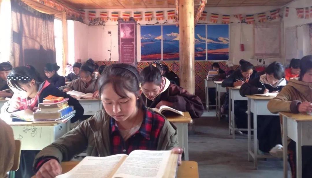 རིག་གནས་རྒྱུད་འཛིན་གྱིས་དབུལ་སྐྱོར་གནད་འཁེལ་ལ་རོགས་འདེགས་བྱས།