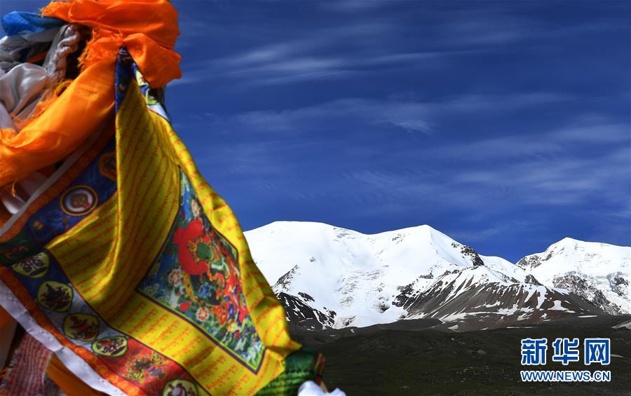 མཚར་སྡུག་གི་ཨ་མྱེས་རྨ་ཆེན།