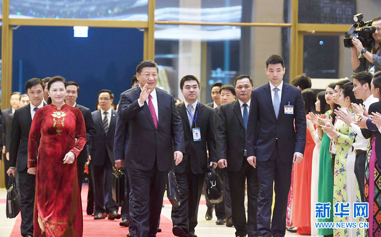 ཞི་ཅིན་ཕིང་ནས་རོན་ཧྲི་ཅིན་ཡིན་དང་མཇལ་འཛོམས་གནང་བ།