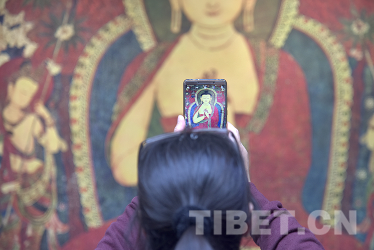 ཀའོ་ཀྲི་ཡུང་གི་ལྡེབས་རིས་པར་ལེན་འགྲེམས་སྟོན་ལྷ་སར་སྤེལ་བ།