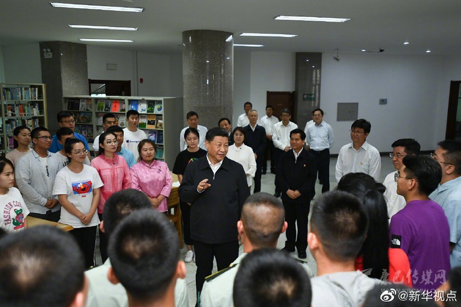 ཞི་ཅིན་ཕིང་གིས་སློབ་ཆེན་སློབ་མར་ཕུགས་འདུན་ཆེན་པོ་དང་ནན་ནན་ཏནཏན་གྱིས་རྒྱལ་ཁབ་ཀྱི་རྐང་འཛིན་དང་ཀ་བ་བྱེད་དགོས་པའི་སྐུལ་ལྕག་གནང་བ།