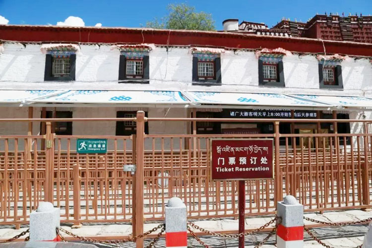 སྔོན་དཔག་བྱས་པ་ལྟར་ན་ཕོ་བྲང་པོ་ཏ་ལའི་གཅེས་ནོར་ཁང་རྒྱལ་སྟོན་དུས་ཆེན་རིང་བསྐྱར་དུ་སྒོ་ཕྱེ་ཐུབ་རྒྱུ་རེད།