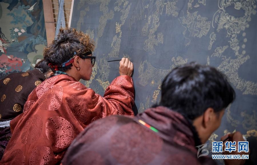 ཇོ་ནང་ཐང་གའི་ན་གཞོན་ཁྲིད་སྦྱོང་པ།