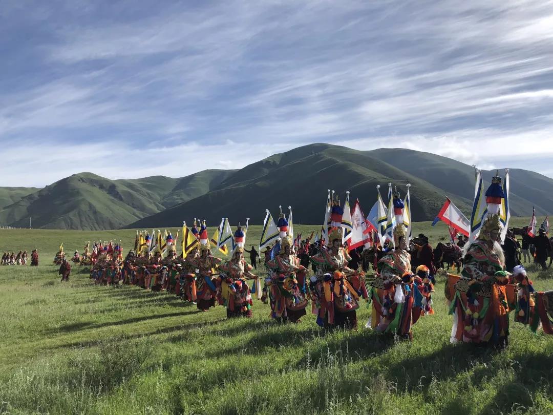 སྡེ་དགེའི་ཨ་ཕྱུག་ནས་གེ་སར་གྱི་རྗེས་ཤུལ་བཙལ་བ།