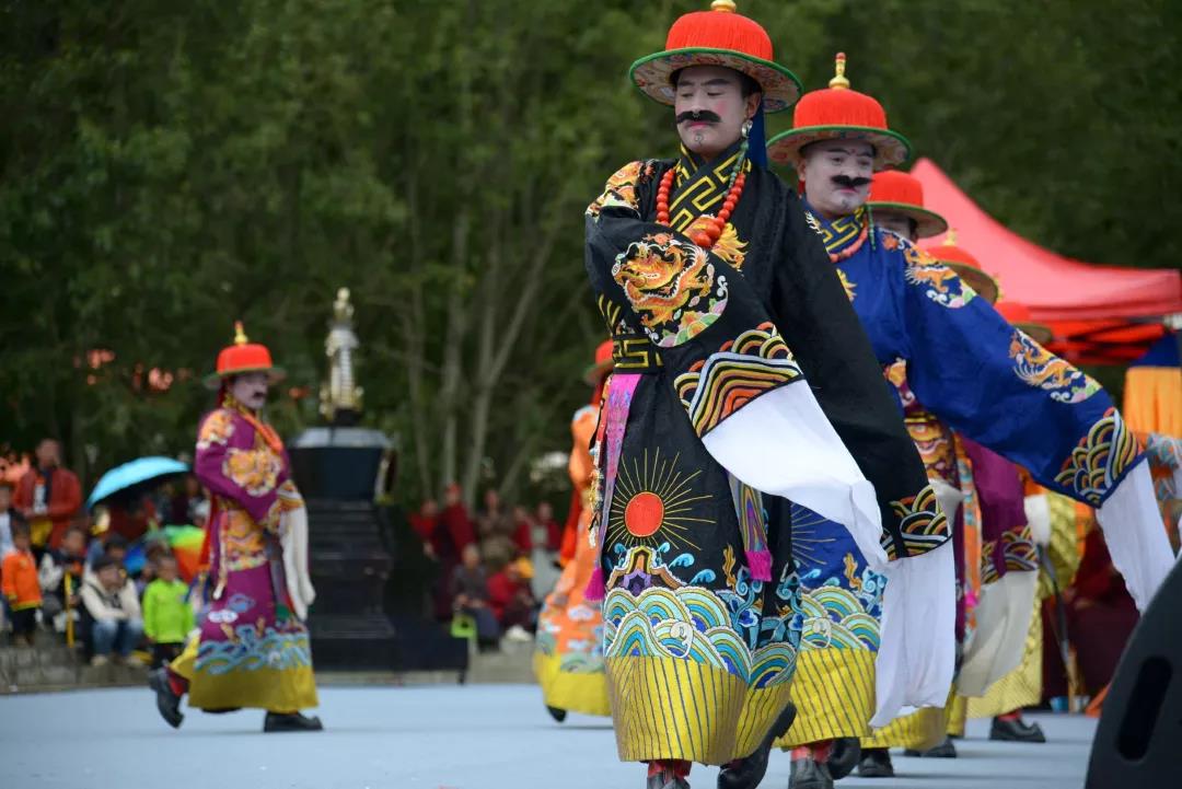 འཛམ་ཐང་དུ་རྣམ་ཐར་འཁྲབ་སྟོན་བྱས་པ། 