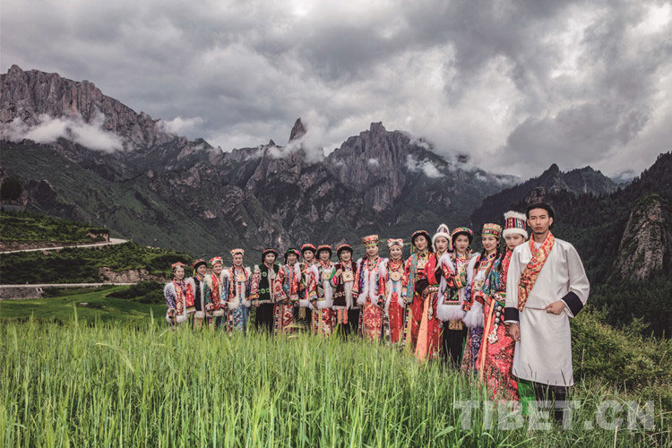ལུང་པ་རེ་ལ་རྒྱན་གོས་རེ། ཀན་ལྷོ་བོད་ཆས་ཀྱི་མཛེས་ཆོས།