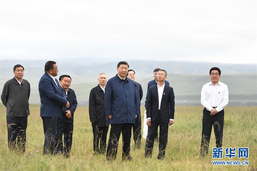 ཞི་ཅིན་ཕིང་གིས་ཧྲན་ཏན་ཕེ་ལི་སློབ་གྲྭ་དང་ཧྲན་ཏན་རྟ་རར་རྟོག་ཞིབ་གནང་བ།