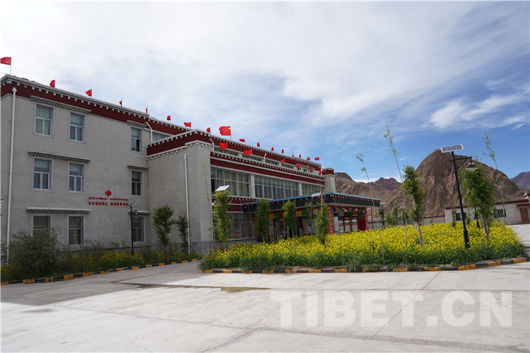 ཤ་རུས་གཅིག་པའི་འབྲེལ་བ་མེད་ཀྱང་ཕ་མ་ལྟ་བུའི་བརྩེ་བ་འཛིན་པ།