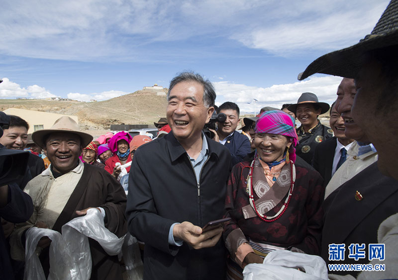 ཝང་དབྱང་གིས་བོད་ལྗོངས་སུ་རྟོག་ཞིབ་གནང་བ།