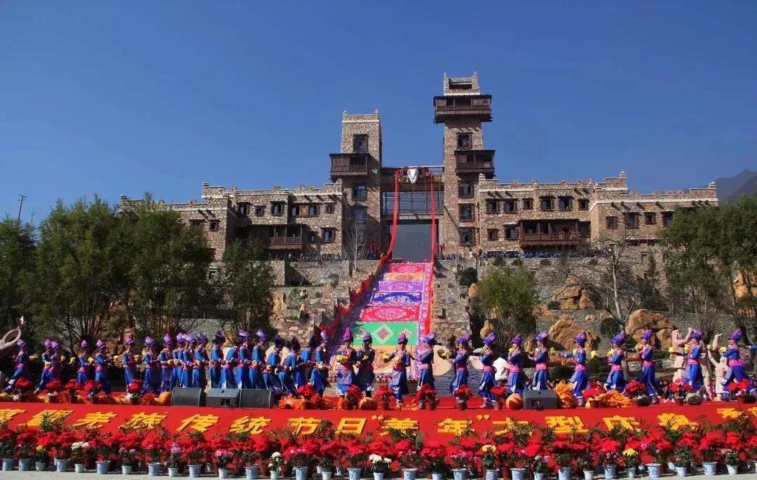 མའོ་རྫོང་གི་འཕོ་འགྱུར་དང་ལོ་ངོ་བདུན་ཅུ།