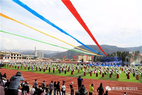 མཚོ་སྔོན་རྒྱལ་སྤྱིའི་མི་རིགས་སྲོལ་རྒྱུན་མདའ་འཕེན་འགྲན་བསྡུར།