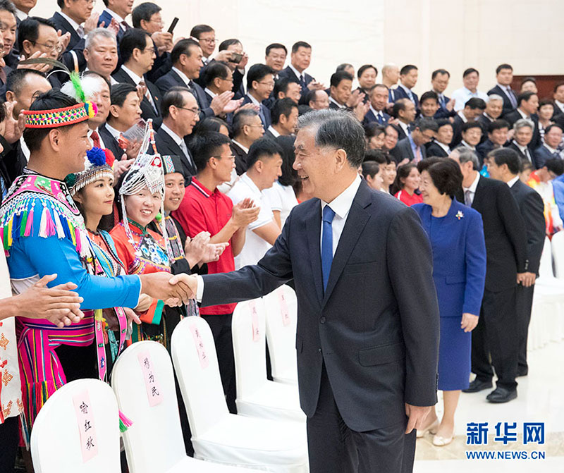 ཝང་དབྱང་རྒྱལ་ཡོངས་གྲངས་ཉུང་མི་རིགས་སྲོལ་རྒྱུན་ལུས་རྩལ་འགྲན་ཚོགས་སྐབས་བཅུ་གཅིག་པའི་འགོ་ཚུགས་མཛད་སྒོར་ཞུགས། 