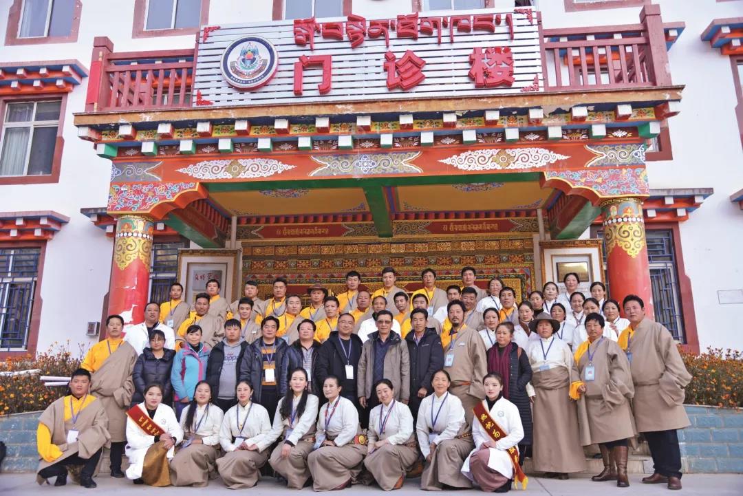 མདོ་ཁམས་སྡེ་དགེ་རྫོང་སྨན་རྩིས་ཁང་གི་བགྲང་བྱ་དྲུག་ཅུའི་འོད་མདངས།