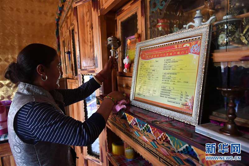 སྲུང་སྐྱོང་ལ་བརྟེན་ནས་དབུལ་སྒྲོལ་ལ་སྐུལ་འདེད་བཏང་བ་དང་དབུལ་སྒྲོལ་ལ་བརྟེན་ནས་སྲུང་སྐྱོང་ལ་རམ་འདེགས་བྱས་པ་སྟེ། འབྲི་ཆུའི་ཆུ་འགོའི་རྫོང་དང་པོའི་སྣོད་བཅུད་འཕེལ་རྒྱས་ཀྱི་གདམ་ག