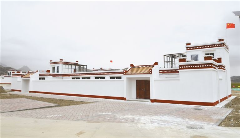 མཛེས་པའི་གྲོང་གསེབ་རི་མོ་ལས་ཀྱང་མཛེས།