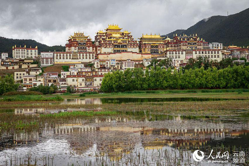 སེམས་ཀྱི་ཉི་ཟླའི་སྟོན་ལྗོངས་མཛེས་ཞིང་ལྟ་ན་སྡུག