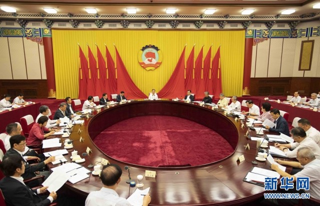 ཝང་དབྱང་གིས་འགོ་མཛིན་མཛད་དེ་རྒྱལ་ཡོངས་སྲིད་གྲོས་ཀྱི་ཀྲུའུ་ཞི་གྲོས་ཚོགས་ཐེངས་ཉེར་བདུན་པ་བསྡུས།