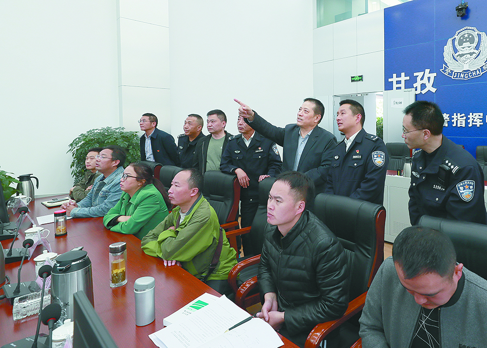 ལིའུ་ཁྲེང་མིང་གིས་རྒྱལ་སྟོན་དུས་ཆེན་སྐབས་སུ་དར་མདོའི་འགྲིམ་འགྲུལ་བདེ་བགྲོད་ཡོང་བར་འགན་ལེན་བྱེད་བཞིན་པའི་ལས་རེས་མི་སྣར་འཚམས་འདྲི་ཞུས།