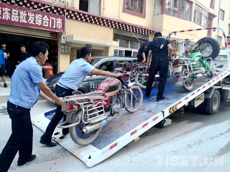སི་ཁྲོན་སྡེ་རོང་རྫོང་གིས་ཁྲིམས་འགལ་ངང་སྐྱོད་པའི་འཕྲུལ་རྟ80ལྷག་ཙམ་གཅིག་སྡུད་ཐོག་མེད་པར་བཟོས་པ།