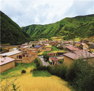 ཡུལ་ལྗོངས་ཉམས་དགའ་འཛུགས་སྐྲུན་སྤུས་ཀ་ལེགས། རྔ་བའི་གསེར་མཛོད་འབྱོར་འབྲིང་ལམ་ལ་ཞུགས།
