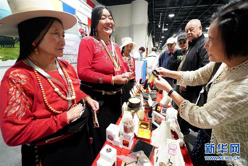 མཐོ་སྒང་གི་ཁྱད་ལྡན་ཞིང་ལས་ཐོན་རྫས་ཧྲང་ཧའེ་ནས་དགའ་བསུ་ཐོབ་པ། 