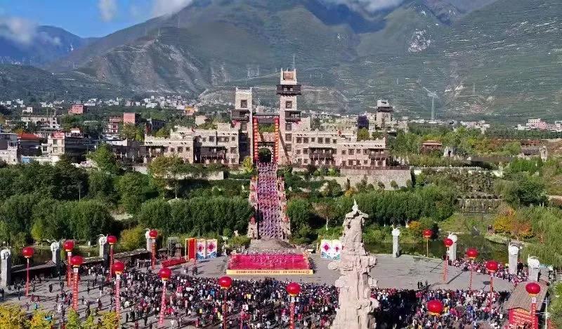 ཆའང་རིགས་ཀྱི་ལོ་གསར་མའོ་རྫོང་གིས་འདི་ལྟར་རོལ་བཞིན་འདུག