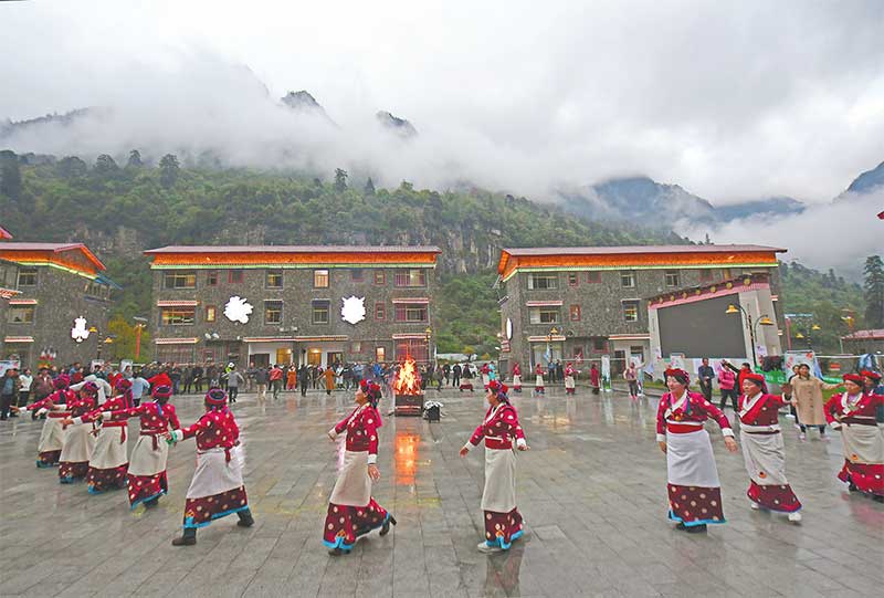 ཡུལ་བབ་ཁྱད་ཆོས་ལ་བརྟེན་ནས་འབྱོར་འབྲིང་ཕྱོགས་སུ་སྐྱོད་པ།