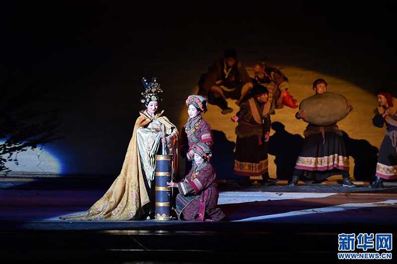 《འུན་ཤིང་ཀོང་ཇོ》ཡི་ད་ལོའི་འཁྲབ་སྟོན་ཐེངས་189མཇུག་བསྒྲིལ་བ་དང་། 《གྱིམ་ཤིང་ཀོང་ཇོ》ཡིས་དགུན་དུས་བོད་དུ་ཡུལ་སྐོར་བྱེད་པར་མུ་མཐུད་ནས་རམ་འདེགས་བྱེད་པ།