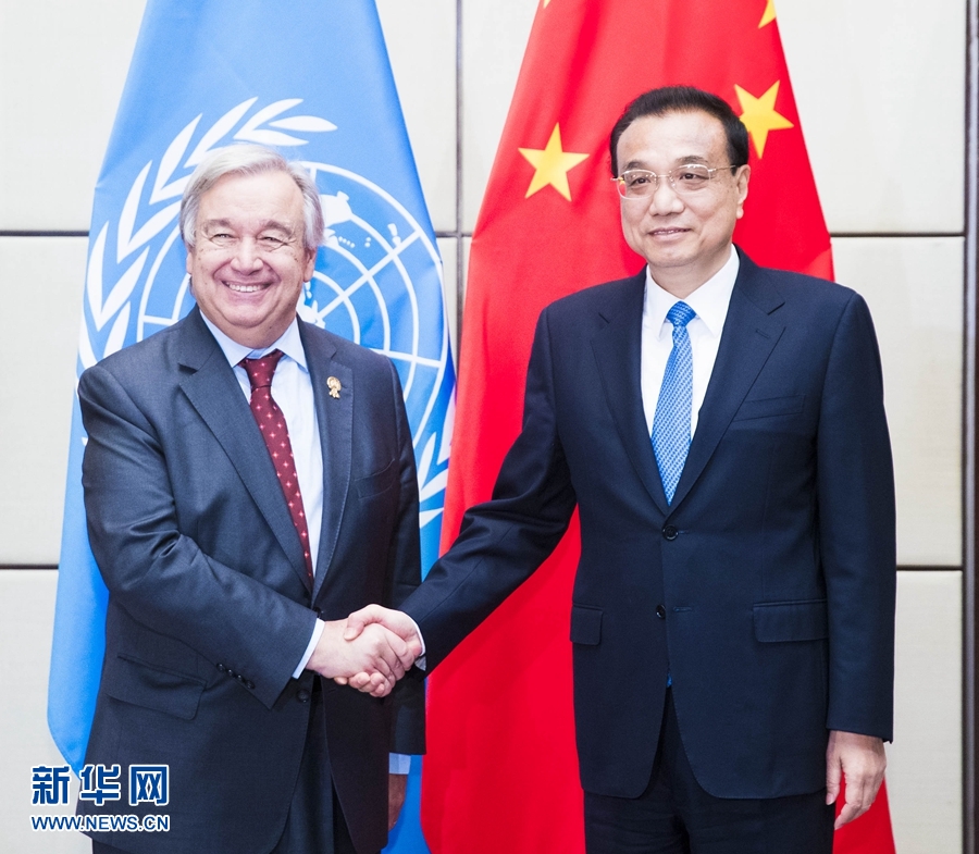 ལི་ཁེ་ཆང་གིས་མཉམ་འབྲེལ་རྒྱལ་ཚོགས་ཀྱི་དྲུང་ཡིག་ཆེན་མོ་ཀུའུ་ཐི་ལོས་སི་ལ་མཇལ་འཕྲད་གནང་།