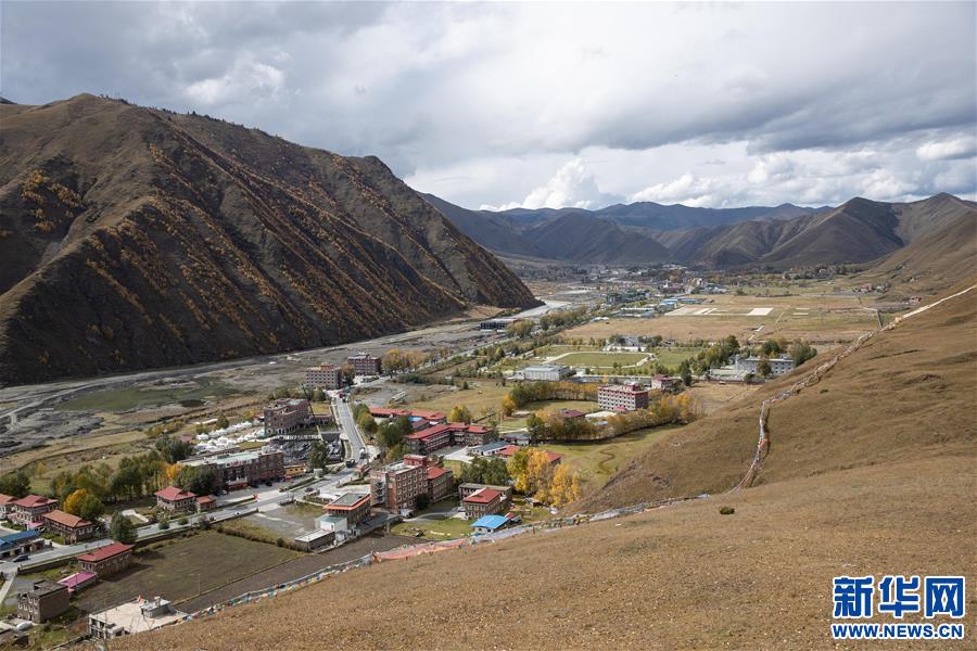 ཁྲོན་བོད་གཞུང་ལམ་རྒྱུད་ཀྱི་མང་ཚོགས་ཕྱུག་འགྱུར་ལམ་བུའི་ཐོག་བསྐྱོད་པ།