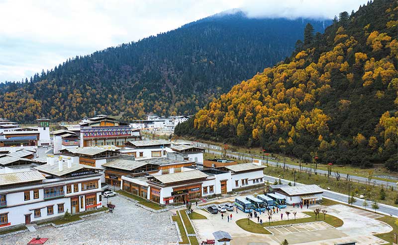 ཁྲོན་བོད་གཞུང་ལམ་གྱིས་ས་མཐོའི་གྲོང་རྡལ་ཆུང་ངུ་ཁག་གཅིག་འགྱུར་ལྡོག་ཆེན་པོ་ཡོང་རྒྱུའི་སྐུལ་ཁྲིད་བྱས་པ།